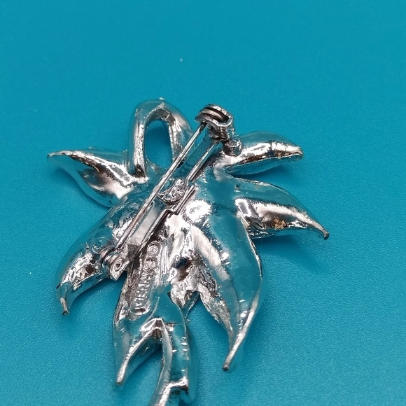 Vintage Gerry Poinsettia Flower Pin or Brooch Silver Christmas 2" - Picture 6 of 9